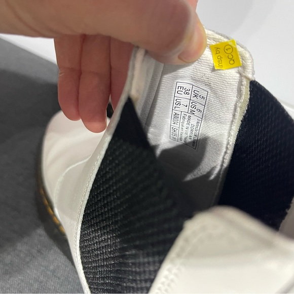 Dr Martens Dorrian chelsea boots in white. - Picture 4 of 4